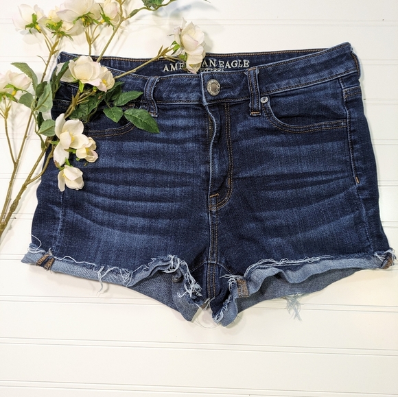AEO Dark Wash Cutoff Hi-Rise Shortie - Picture 1 of 4